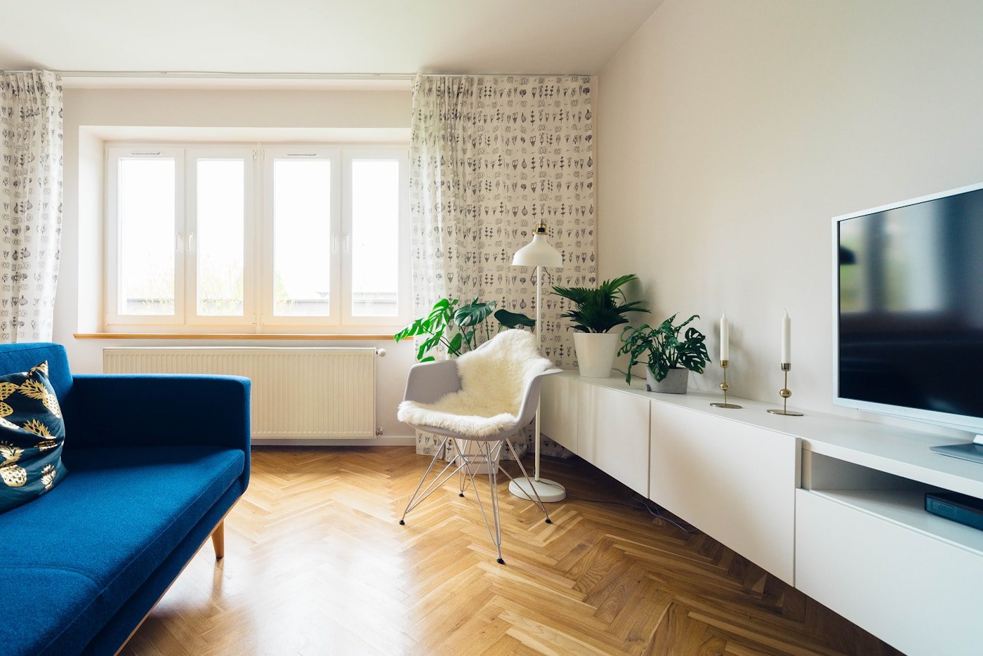 Bright loft apartment with open kitchen and dining area